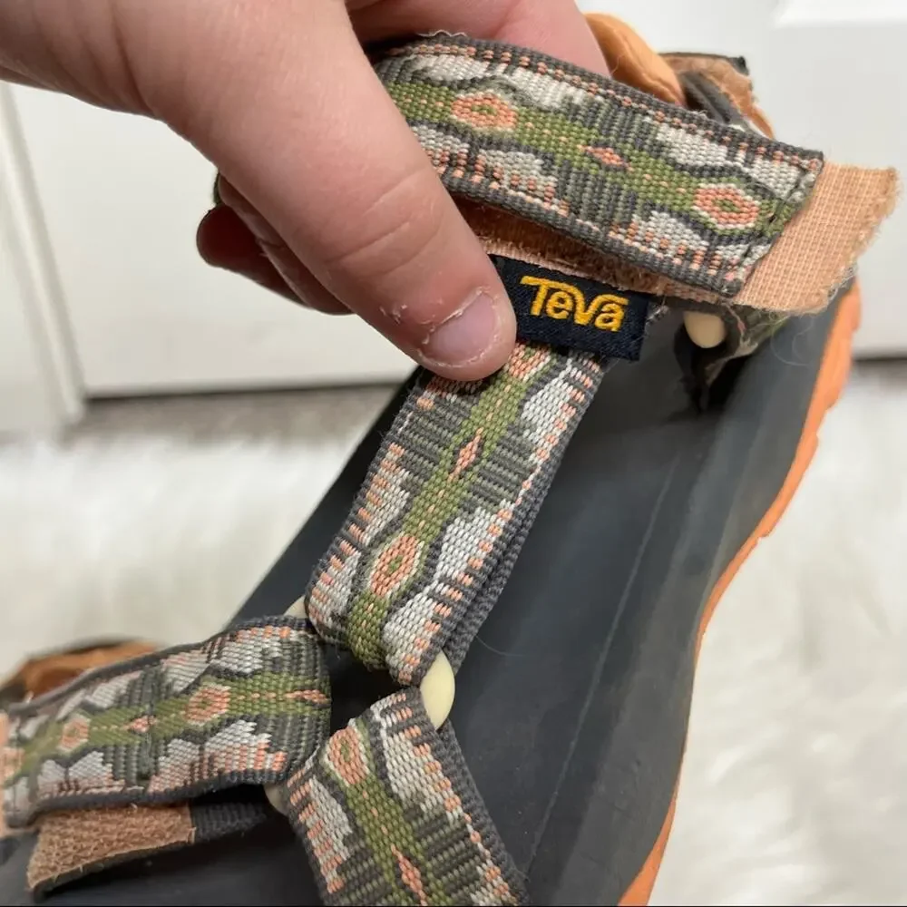 Teva Youth Hurricane XLT Gray Pink Velcro Strappy Sandals Size 4